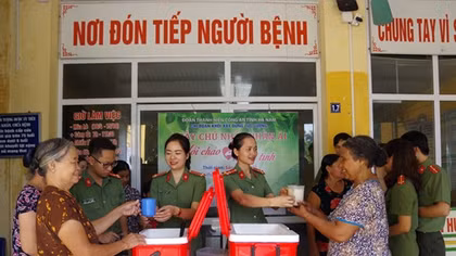 Bát cháo nghĩa tình
