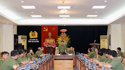 Thứ trưởng Bùi Văn Nam chúc mừng Ngày truyền thống lực lượng An ninh nhân dân