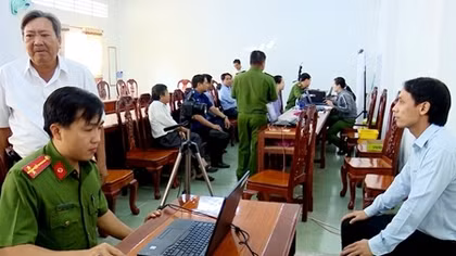 Tập trung cao độ cấp căn cước công dân