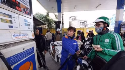 Quỹ bình ổn giá xăng dầu tại Petrolimex âm 240 tỷ đồng