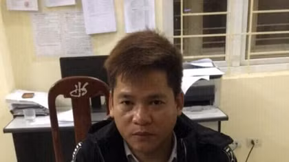 Vờ mua vàng, đánh tráo vàng giả