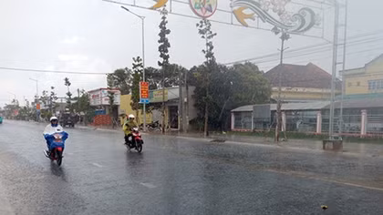 Cơn mưa vàng giải nhiệt cho Sóc Trăng