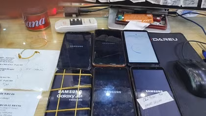 Samsung nói gì về sự cố smartphone đời cũ "đột tử"