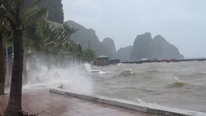Học sinh được nghỉ học, cấm biển, sơ tán dân đối phó siêu bão Mangkhut