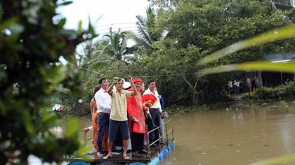 Đám cưới miền Tây đu dây kéo bè đi đón dâu