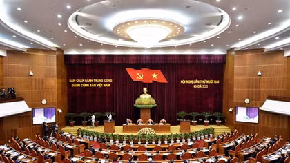 Trung ương thảo luận công tác nhân sự; phân bổ đại biểu dự Đại hội XIII