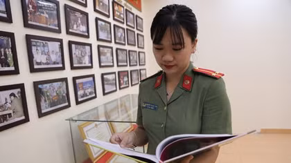 Nữ Trung úy trẻ có duyên với nhiều giải thưởng cuộc thi Tiếng Anh