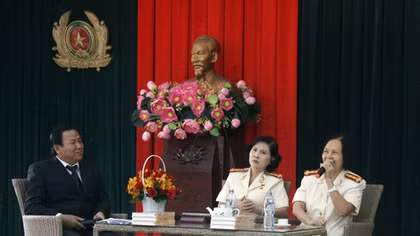 Ngời sáng tấm gương hai nữ Anh hùng
