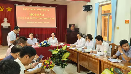  Họp báo thông tin liên quan vụ bị cáo nhảy lầu tự tử tại Bình Phước 