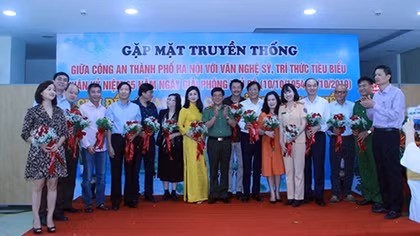 Công an Hà Nội giao lưu với văn nghệ sĩ, trí thức tiêu biểu Thủ đô