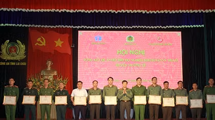 Hỗ trợ xây, sửa chữa nhà cho 1062 hộ nghèo huyện Mường Tè