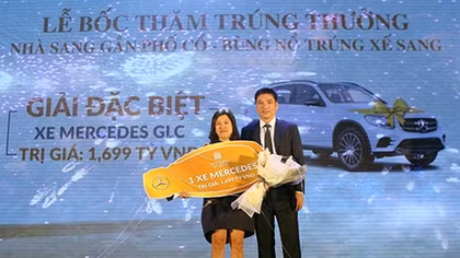 Lộ diện chủ nhân xe Mercedes tại lễ mở bán Imperia Sky Garden