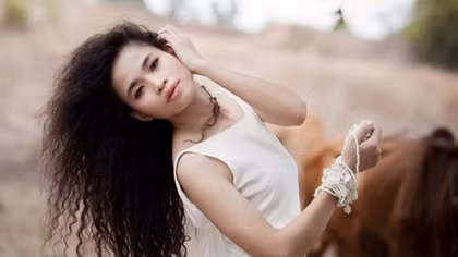 Xu hướng biểu diễn song ngữ của ca sĩ thời hội nhập: Vẫn chỉ là thử nghiệm