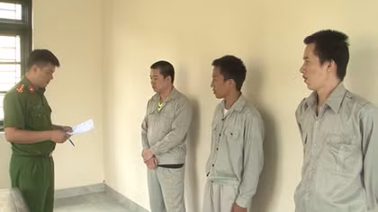 Mâu thuẫn trong đánh bạc, quay sang cướp tài sản
