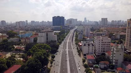 "Bay" dọc tuyến đường vành đai 2 Hà Nội trên cao trước ngày thông xe