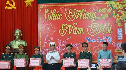 Xuân ấm nghĩa tình trên đảo Cồn Cỏ
