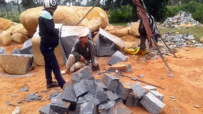 Giấy phép hết hạn vẫn ngang nhiên khai thác khoáng sản