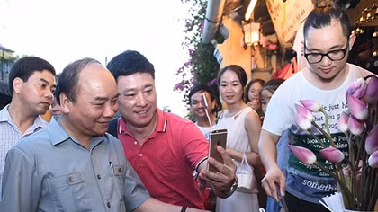 Chuyến đi bộ của Thủ tướng ở Hội An