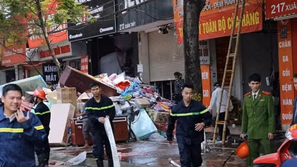 Bà hỏa "ghé" cửa hàng chăn ga ngày mùng một