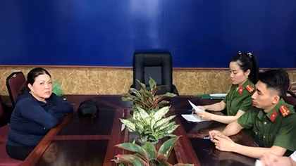 Bắt trùm tín dụng đen đất Cảng cho vay lãi suất cắt cổ