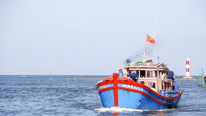 5 ngư dân tàu cá bị tàu Trung Quốc đâm chìm ở Hoàng Sa về đất liền