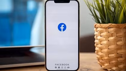 Người dùng iPhone nói đang bị Facebook "dọa"