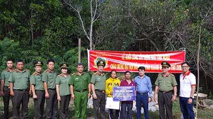 Khởi công xây dựng nhà tình nghĩa tặng các hộ nghèo 