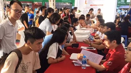 Tỉnh táo để không bị “sập bẫy” điểm sàn