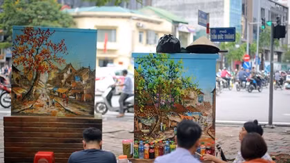 Hàng loạt bốt điện ở Hà Nội được trang điểm áo mới