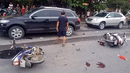 Chạy ngược chiều trên Đại lộ Thăng Long, 3 người nhập viện