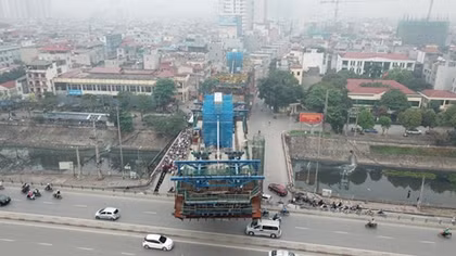 "Ngắm nhìn" tuyến đường sắt đô thị số 3 ì ạch thi công qua ngày