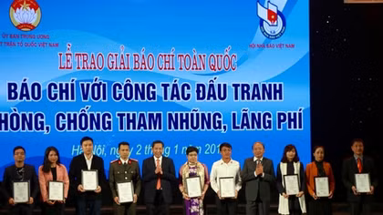 Trao giải “Báo chí với công tác đấu tranh phòng, chống tham nhũng, lãng phí”