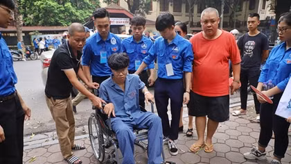 Nam sinh nén đau sau mổ ruột thừa để đi dự thi