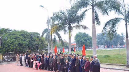 Độc đáo lễ chào cờ ngày mồng một Tết