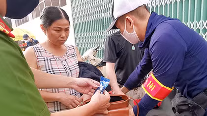 "Nữ quái" 3 tiền án nhờ người yêu chở ma túy