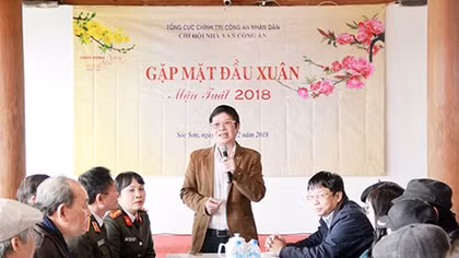 Chi hội Nhà văn Công an tổ chức gặp mặt đón Xuân Mậu Tuất 2018