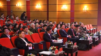 Những tác động nhiều mặt đến thực tiễn đời sống văn học