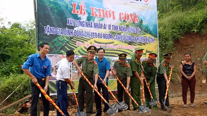 Xây dựng Nhà tình nghĩa cho 2 cán bộ Công an huyện Kỳ Sơn