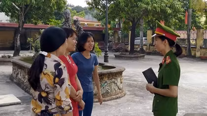 Những “bông hồng” xung phong về Công an xã