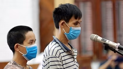 Hai kẻ côn đồ đuổi chém Công an xã lĩnh án