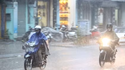 Bắc bộ mưa vài nơi, Trung bộ nắng nóng thiêu đốt