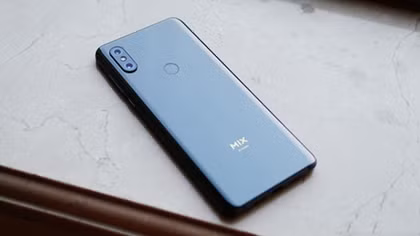 Trên tay Mi Mix 3 trượt mở độc đáo tại Việt Nam