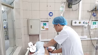 Gần Tết, gia tăng bệnh nhân ngộ độc rượu