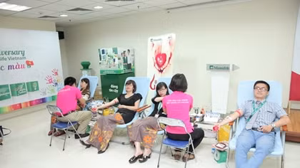 Nhân viên Manulife Việt Nam hiến 140 đơn vị máu