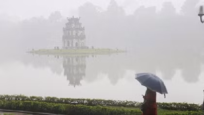 Bắc Bộ rét mướt mưa phùn, Nam Bộ nắng to