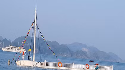 Tàu du lịch bị cháy trên Vịnh Hạ Long đã được hoán cải