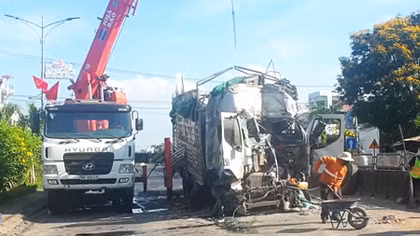 Tài xế bị cắt bỏ một phần chân phải sau tai nạn liên hoàn 6 xe ô tô tải