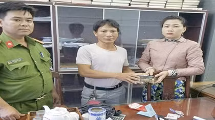 Trao trả 87 triệu đồng cùng một số nữ trang cho người đánh rơi
