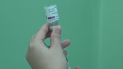 100 người đầu tiên ở Khánh Hòa được tiêm vaccine phòng dịch COVID-19