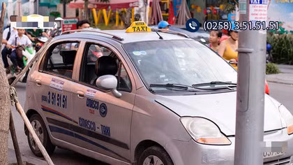 Một tài xế taxi Emasco Nha Trang bị “tố” có hành vi thô lỗ với du khách